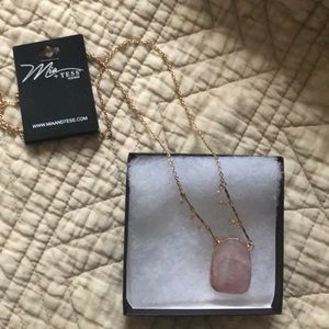 NWT Mia and Tess statement necklace